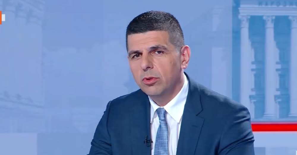 Странно е да ни упрекват в лицемерие след като сме