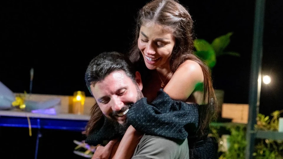 Игра на котка и мишка демонстрираха ергенът Мартин и писателката