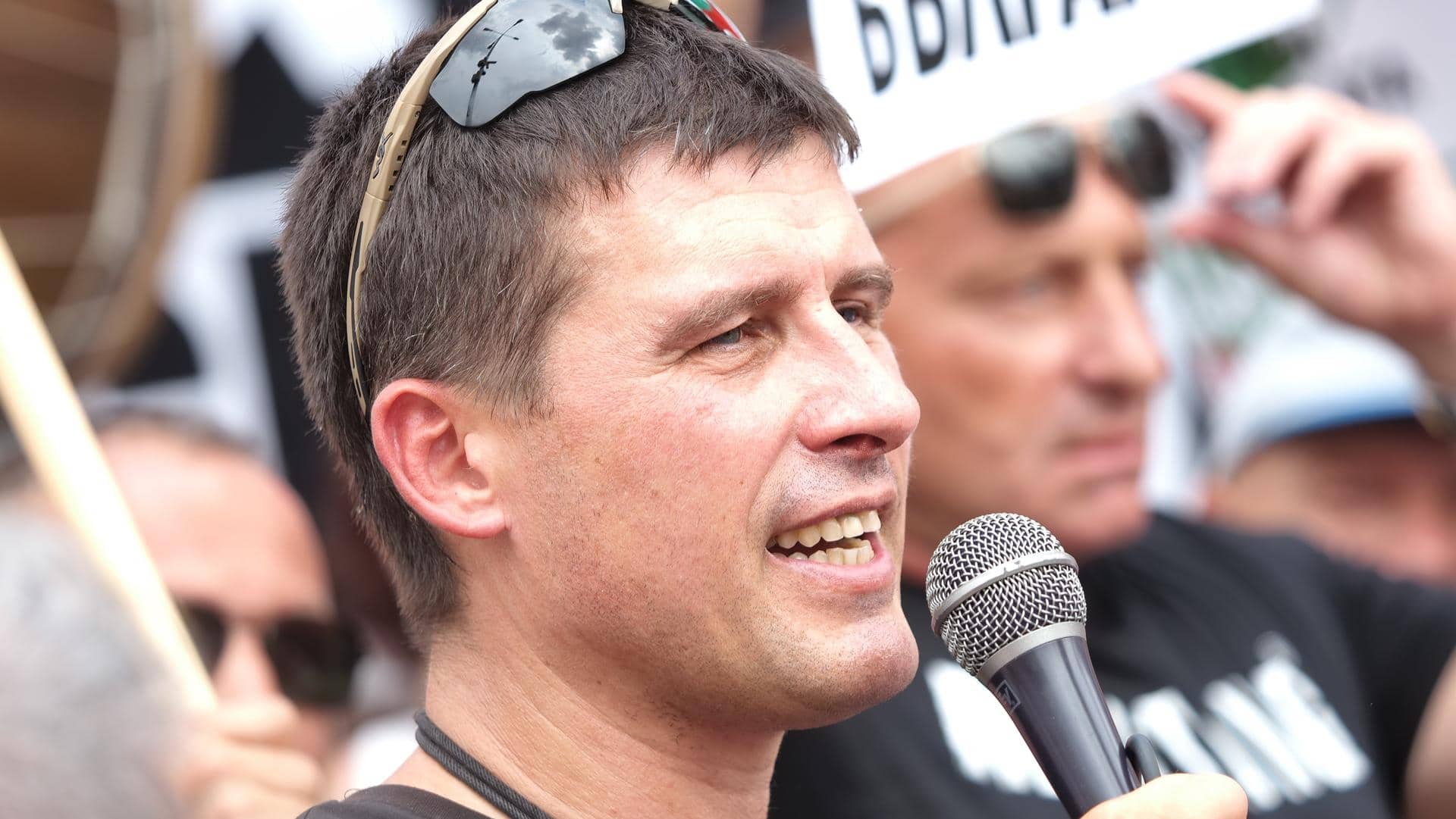 Незабавна оставка на правителството и отговорните лица и институции които умишлено