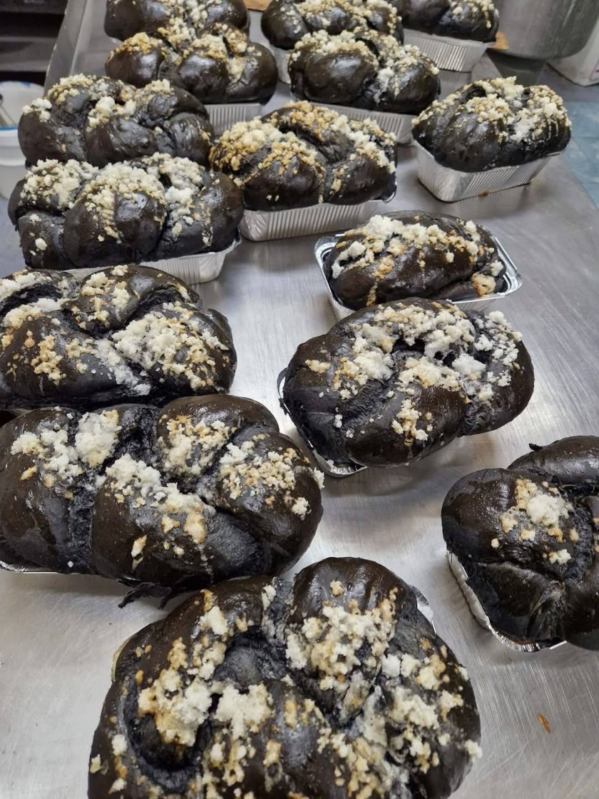 Козунаци с активен въглен се превърнаха в истински хит дни