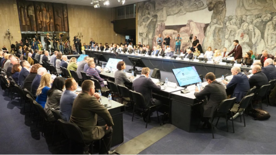 Поради огромни читателски интерес ви предлагаме пълен запис на проведеното