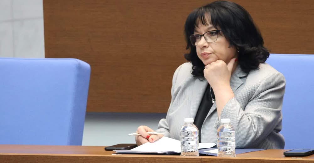 Определено президентът Румен Радев направи опит да отклони България от