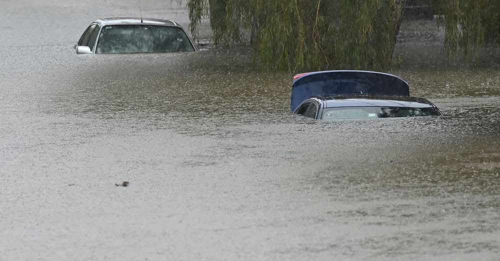 Проливни дъждове се изсипаха в Румъния Военни пожарникари от Харгита