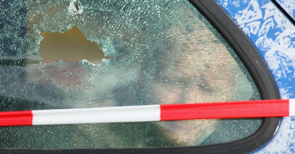 Трима пътници в такси са загинали при тежка катастрофа край