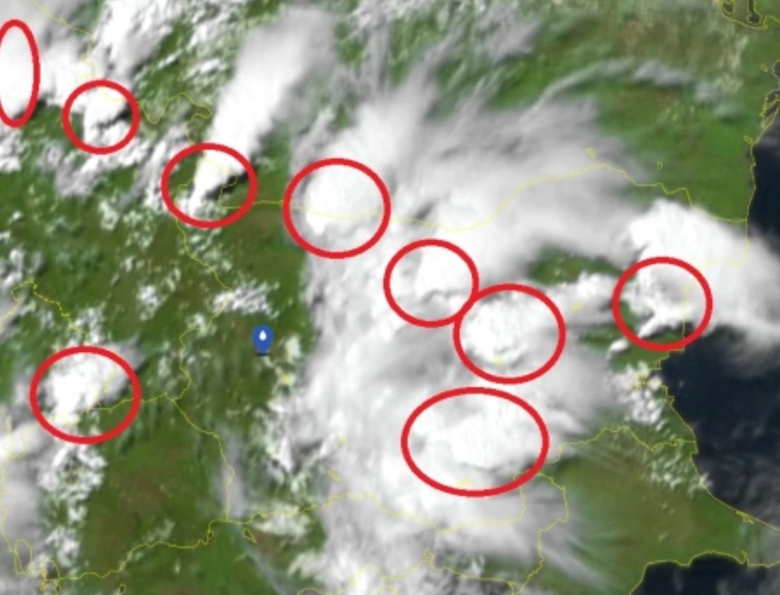 Силната буря преминаваща над Северна България удари с ледени късове