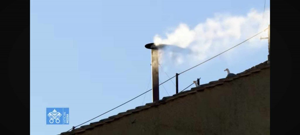 Бял дим се издигна над Ватикана Новият папа е избран