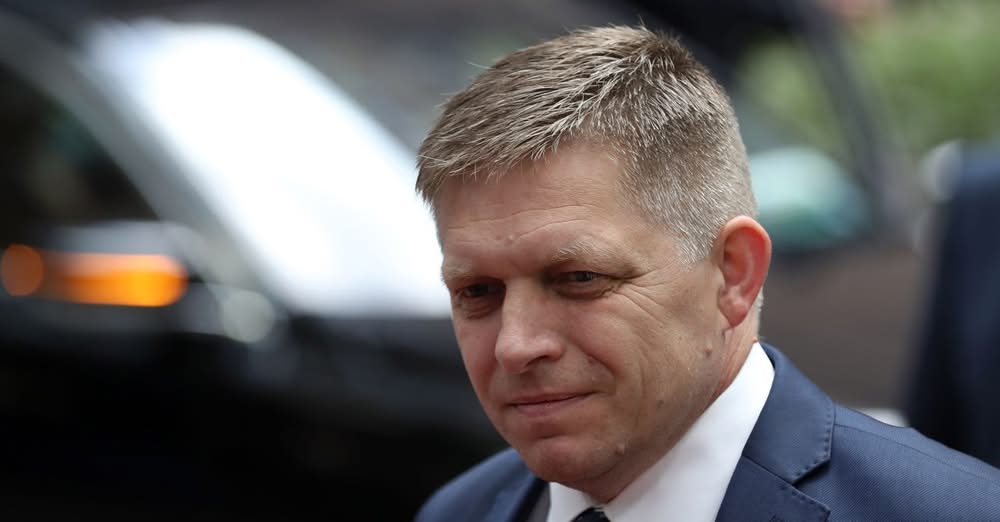 Премиерът на Словакия Роберт Фицо възнамерява да присъства на военния