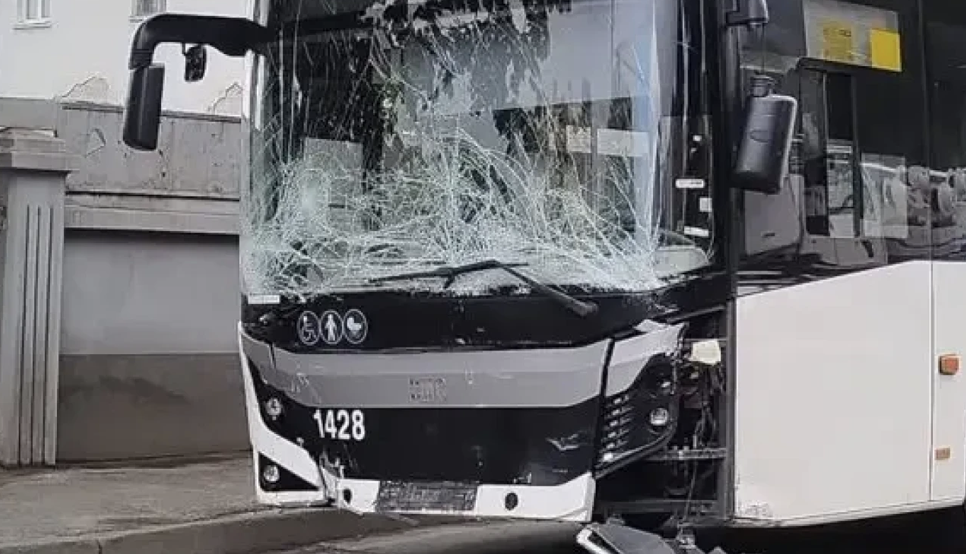 Проговори шофьорът от фаталната катастрофа с автобус на градския транспорт