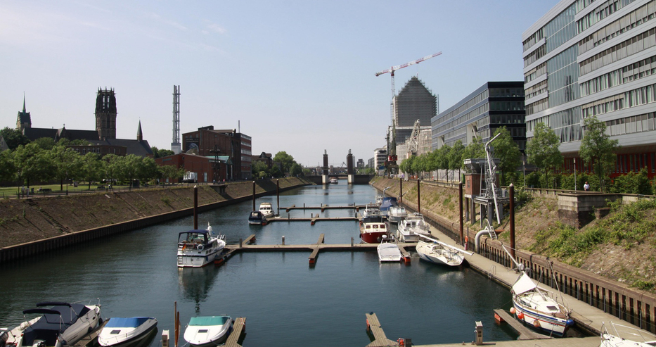 Кметът на град Дуисбург Сьорен Линк отправи публичен призив за