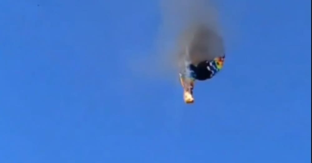 Ужасяващи кадри от Бразилия Балон с горещ въздух се запали