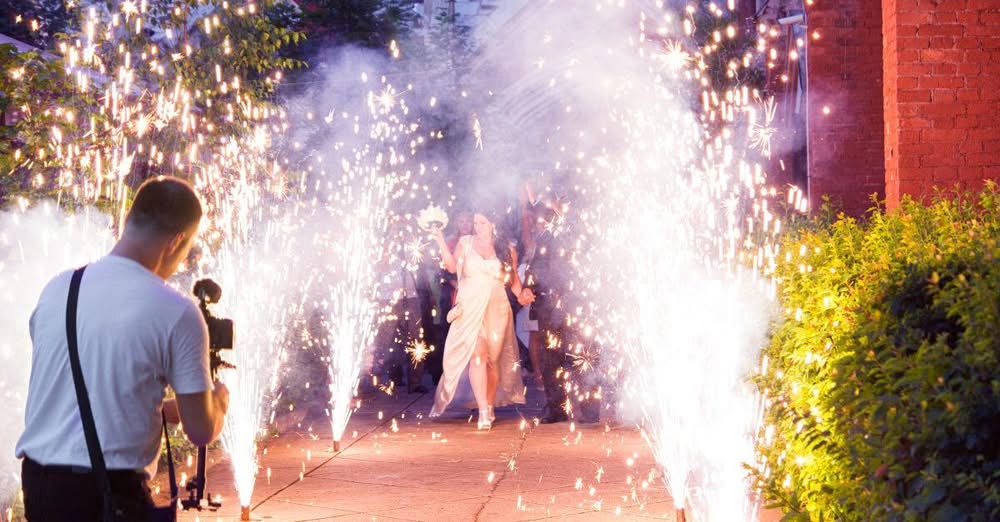Въоръжени нападатели откриха огън по време на сватбено тържество в