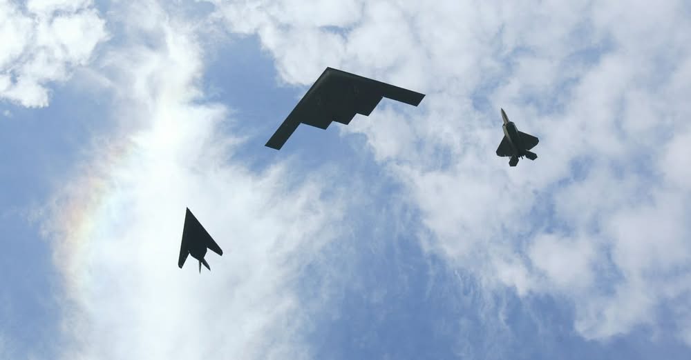 Смъртоносни стелт бомбардировачи каквито само САЩ имат в бойния си