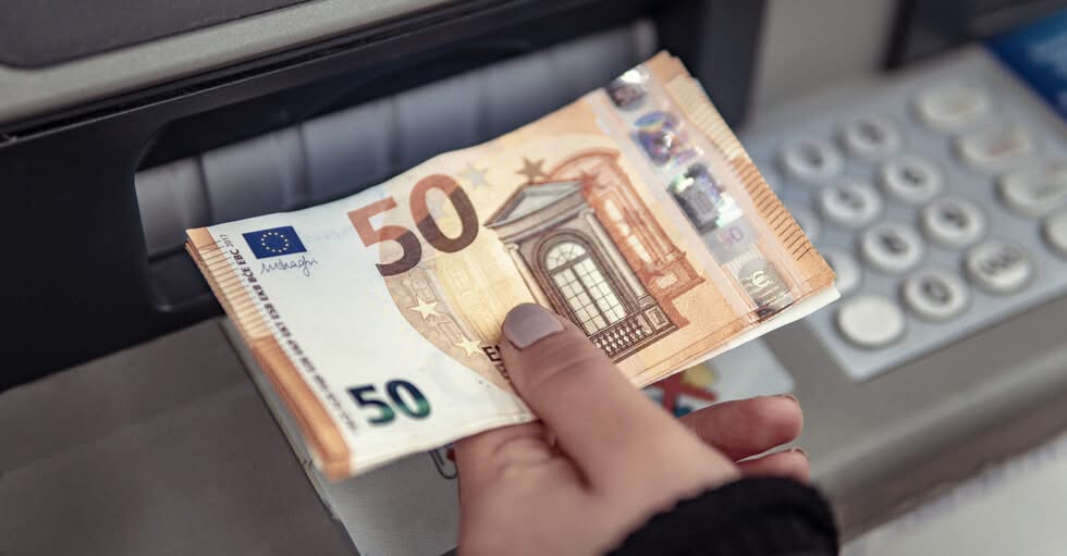 Точно в полунощ на Нова година всички разплащателни системи трябва