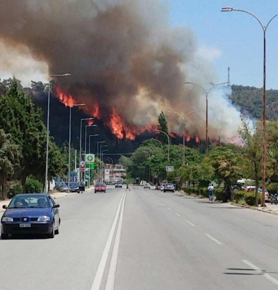 За съжаление съобщаваме че мащабният горски пожар който избухна днес