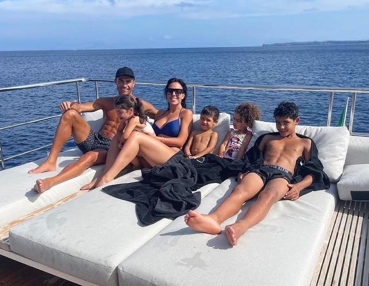 Португалия настръхна срещу идола си Роналдо който не се появи