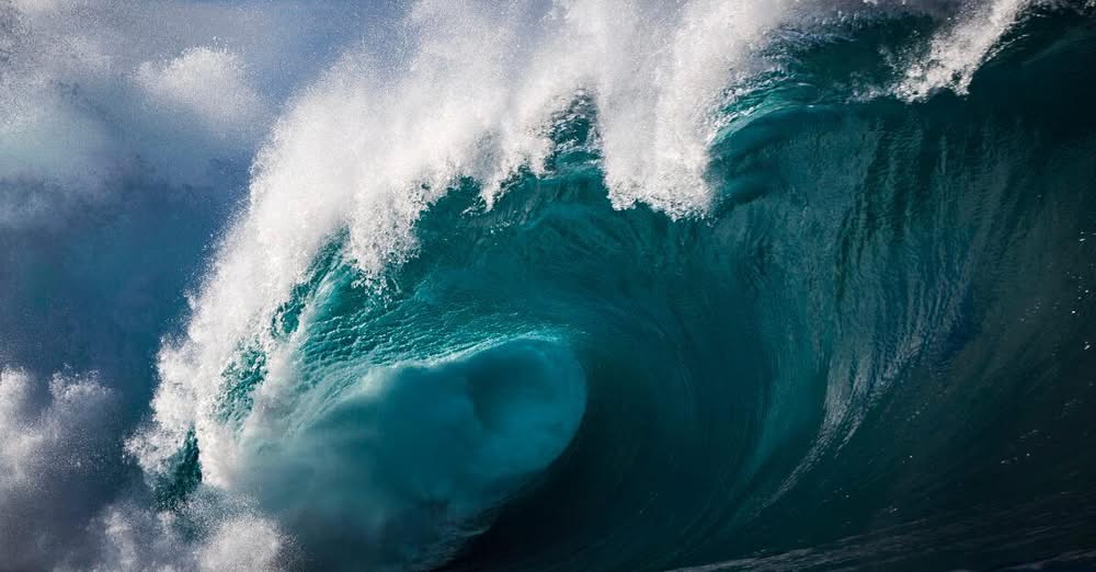 Цунами удари западното крайбрежие на САЩ след силното земетресение от