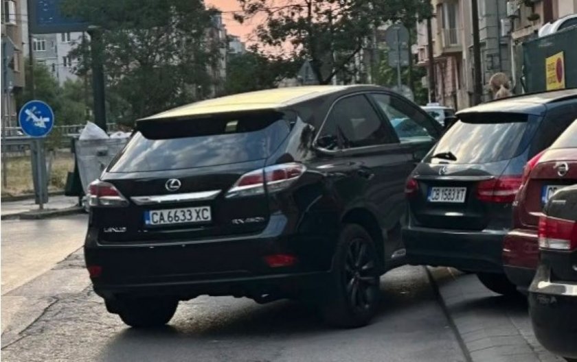 Луксозен джип запречващ бул Ген Скобелев в София подпали бурна