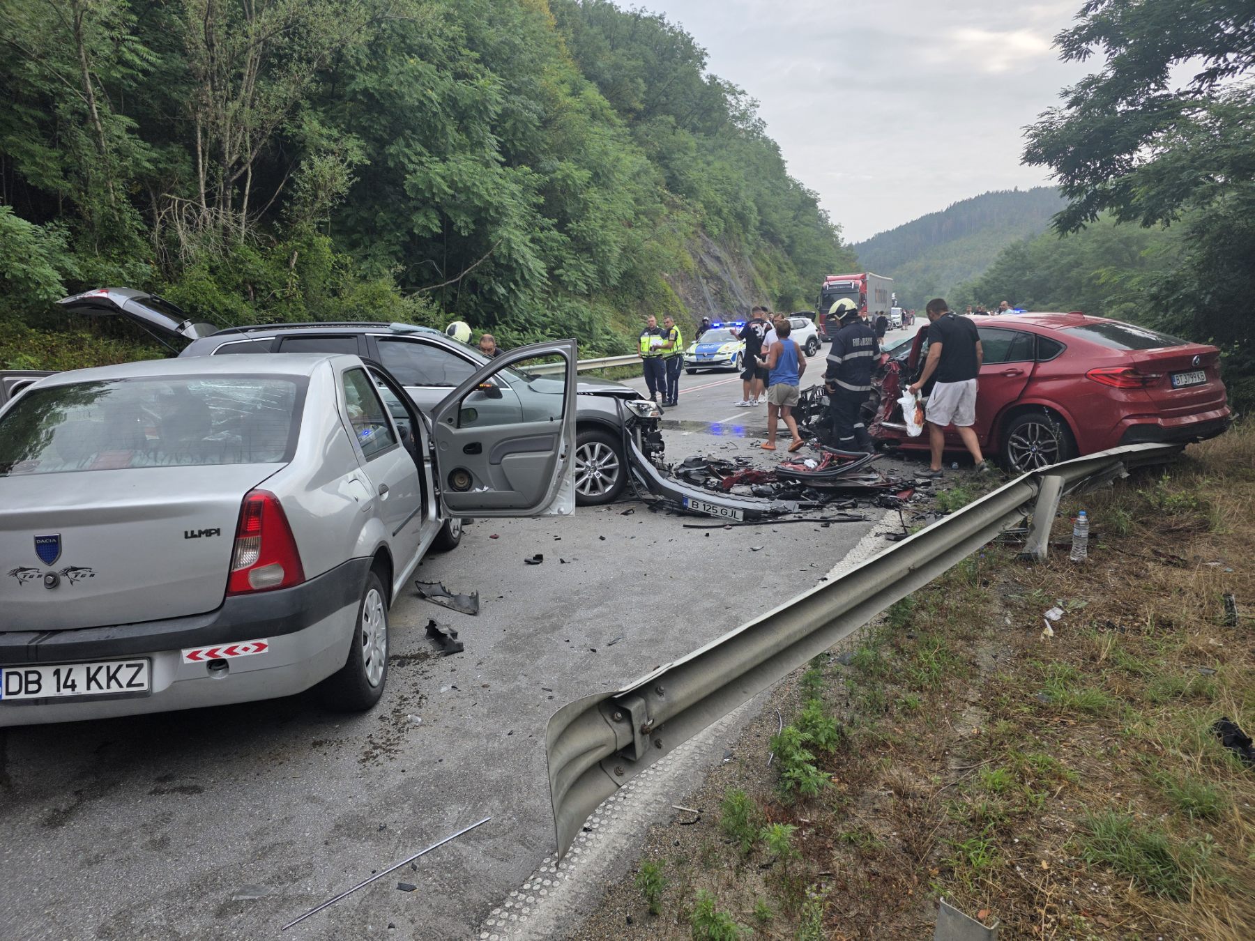 Тежка верижна катастрофа затруднява движението в северната страна на Прохода