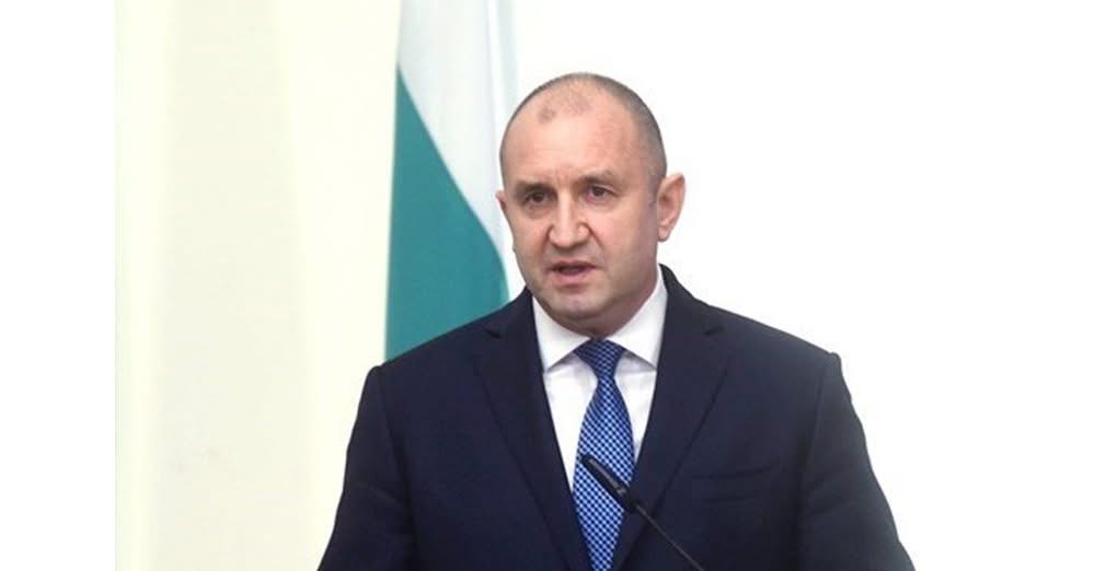 Кортежът на президента Румен Радев блокира Варна след като той взе