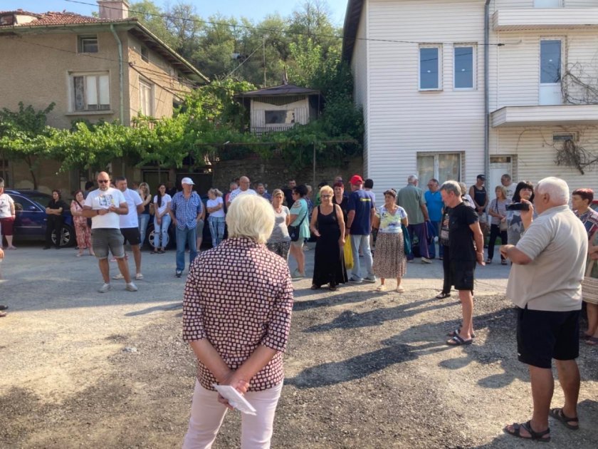 Ивайло НИКОЛОВ Жителите на Кочериновското село Бураново  се разбунтуваха и
