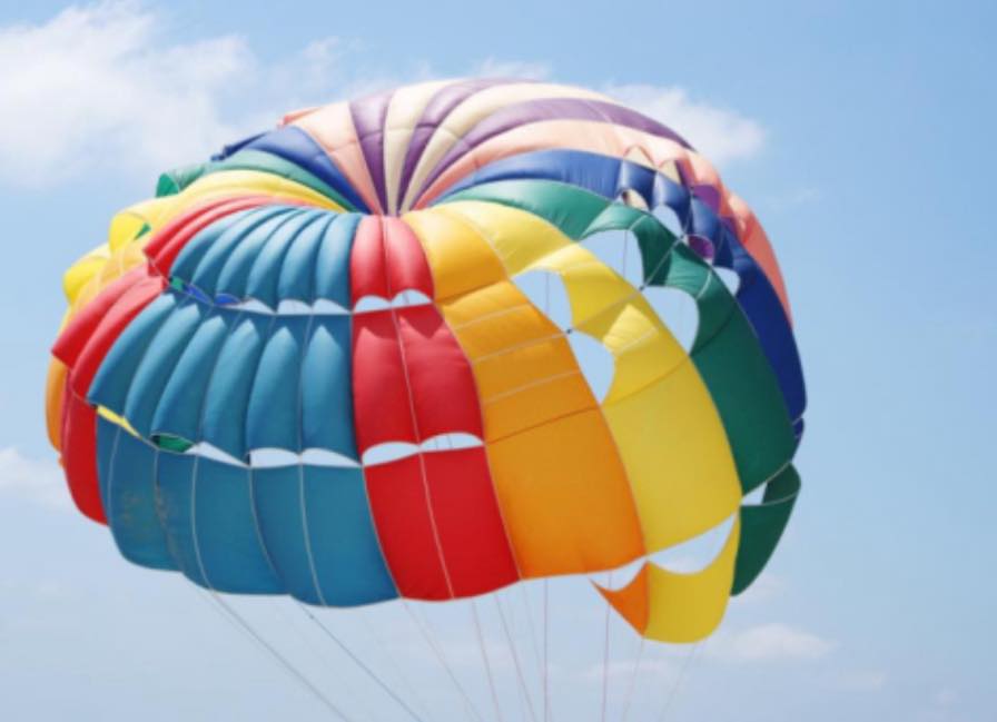 Инцидентът с падналия от парашут 8 годишен Иван в Несебър предизвика