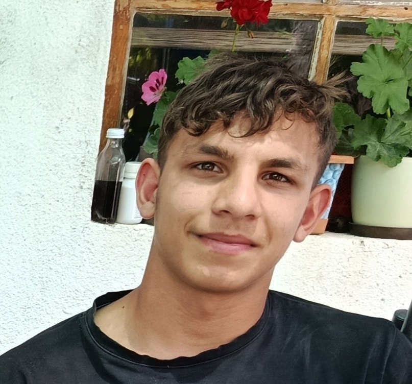 ОДМВР Варна издирва непълнолетния ГЕОРГИ ДИЯНОВ ЧОМАКОВ на 16 години