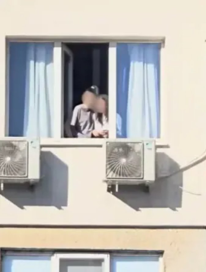 Летни детски пакости в София Две момичета хвърлят от апартамент