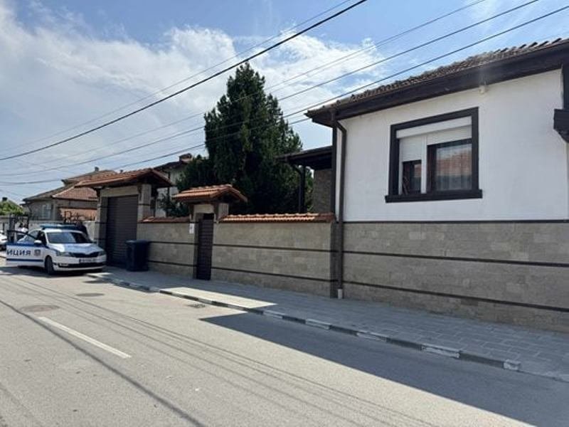 Полицаят чийто съпруга беше убита в Първомай по време на