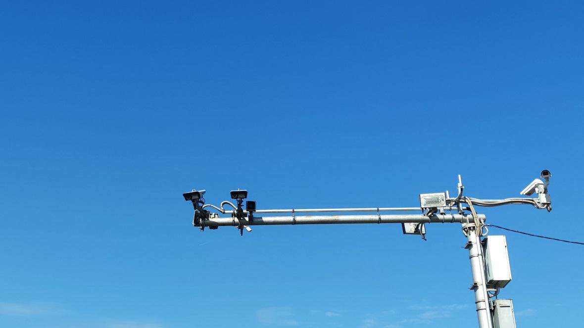 Нова функция на тол системата засича липсата на поставен предпазен