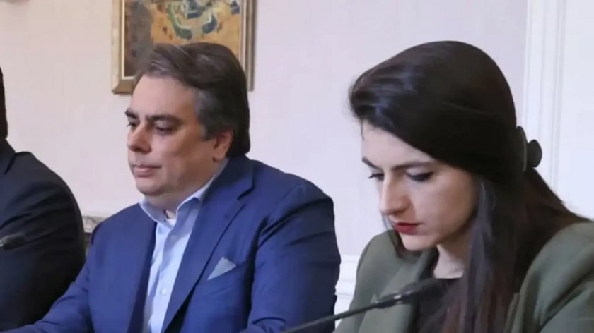 Продължаваме промяната е на път да се лиши от едно