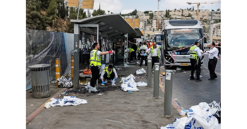 Шестима са общо загиналите след като въоръжени мъже стреляха с