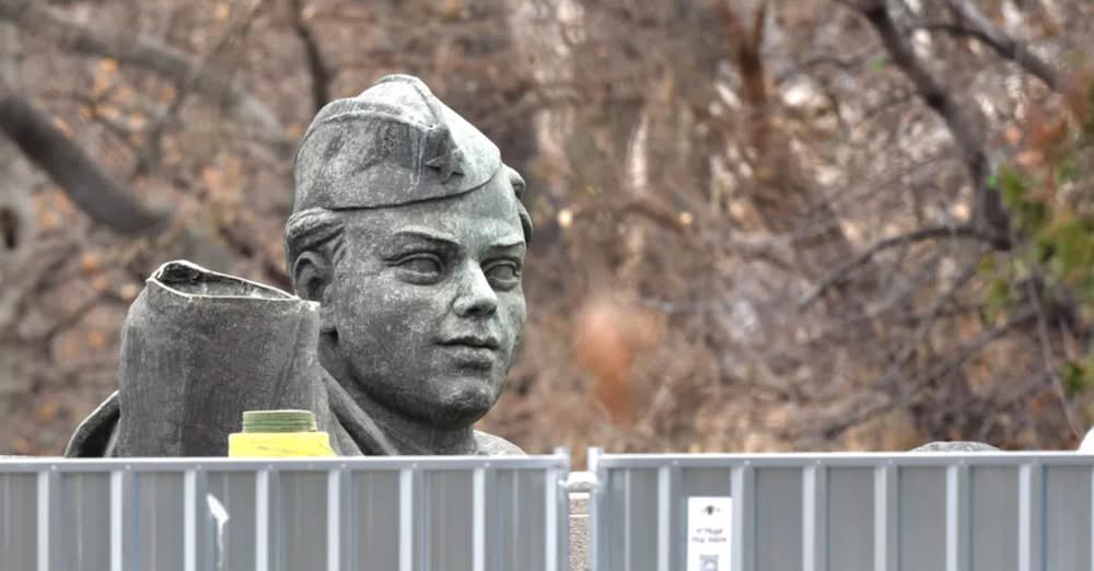 Изчезнаха части от Паметника на Съветската армия Те обаче не