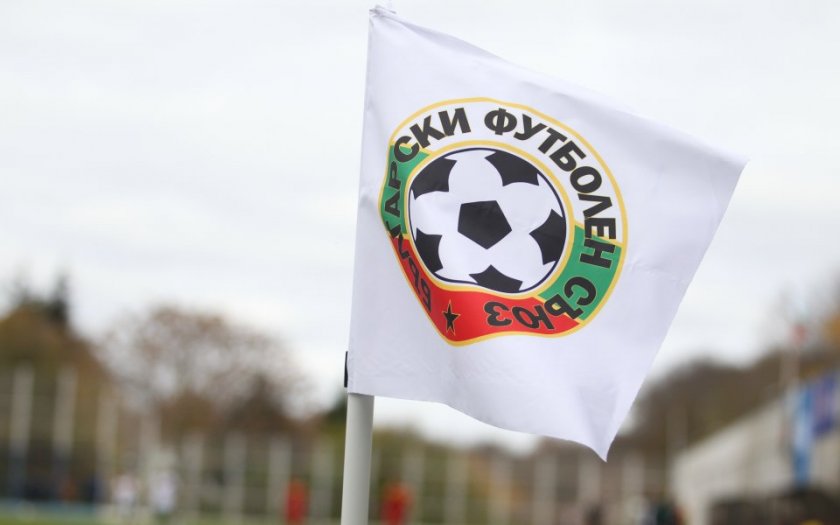 46 има футболисти и треньори в Първа и Втора лига са