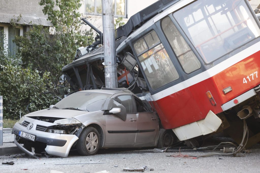 Втори инцидент с трамвай за днес На кръстовището на гара