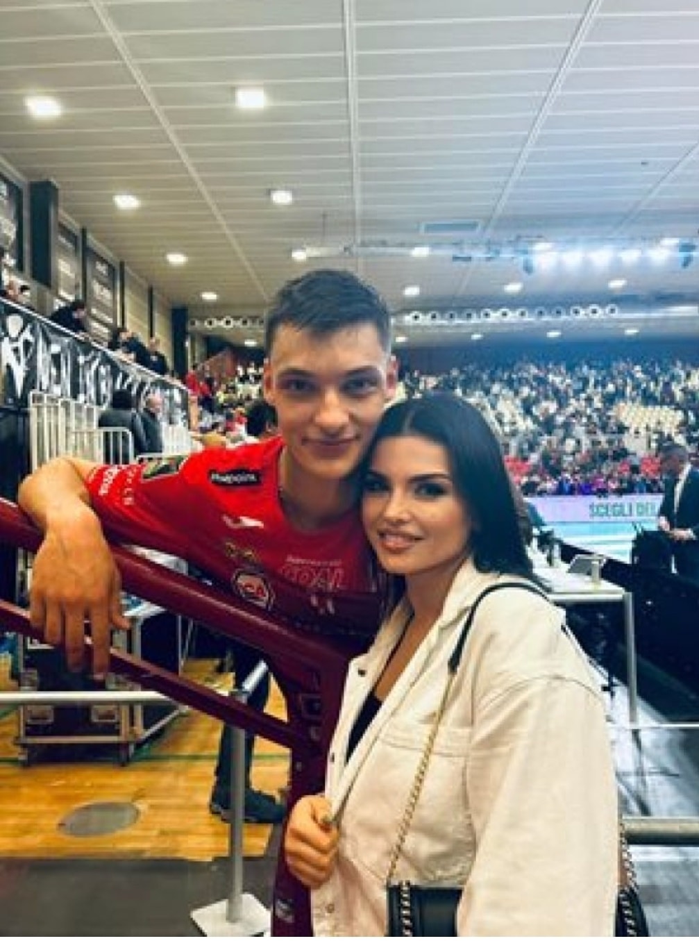 Младата дама Юлита Димитрова подкрепи своя любим Алекс Николов не