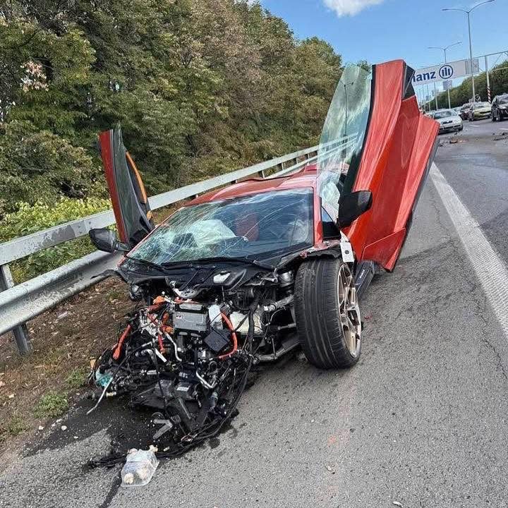 Катастрофа с луксозно Lamborghini Revuelto за милиони предизвика истински скандал