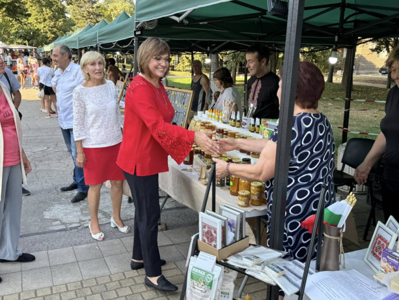 Където има празник хорà и кебапчета на скара – там