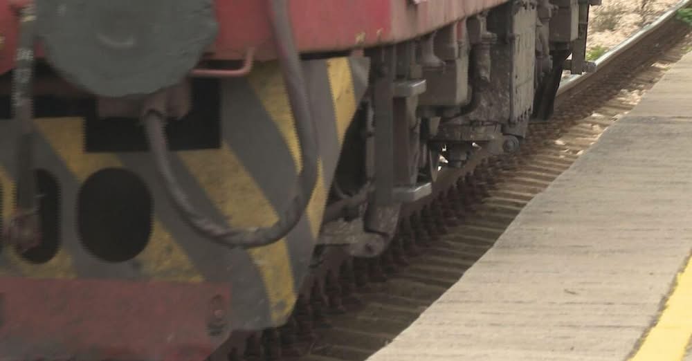 Машинистите на влака от трагедията със служител на железниците на