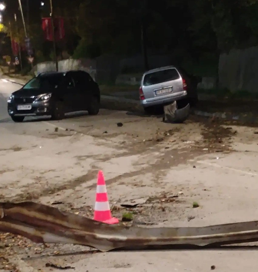 Лек автомобил с пернишка регистрация управляван от служител на МВР