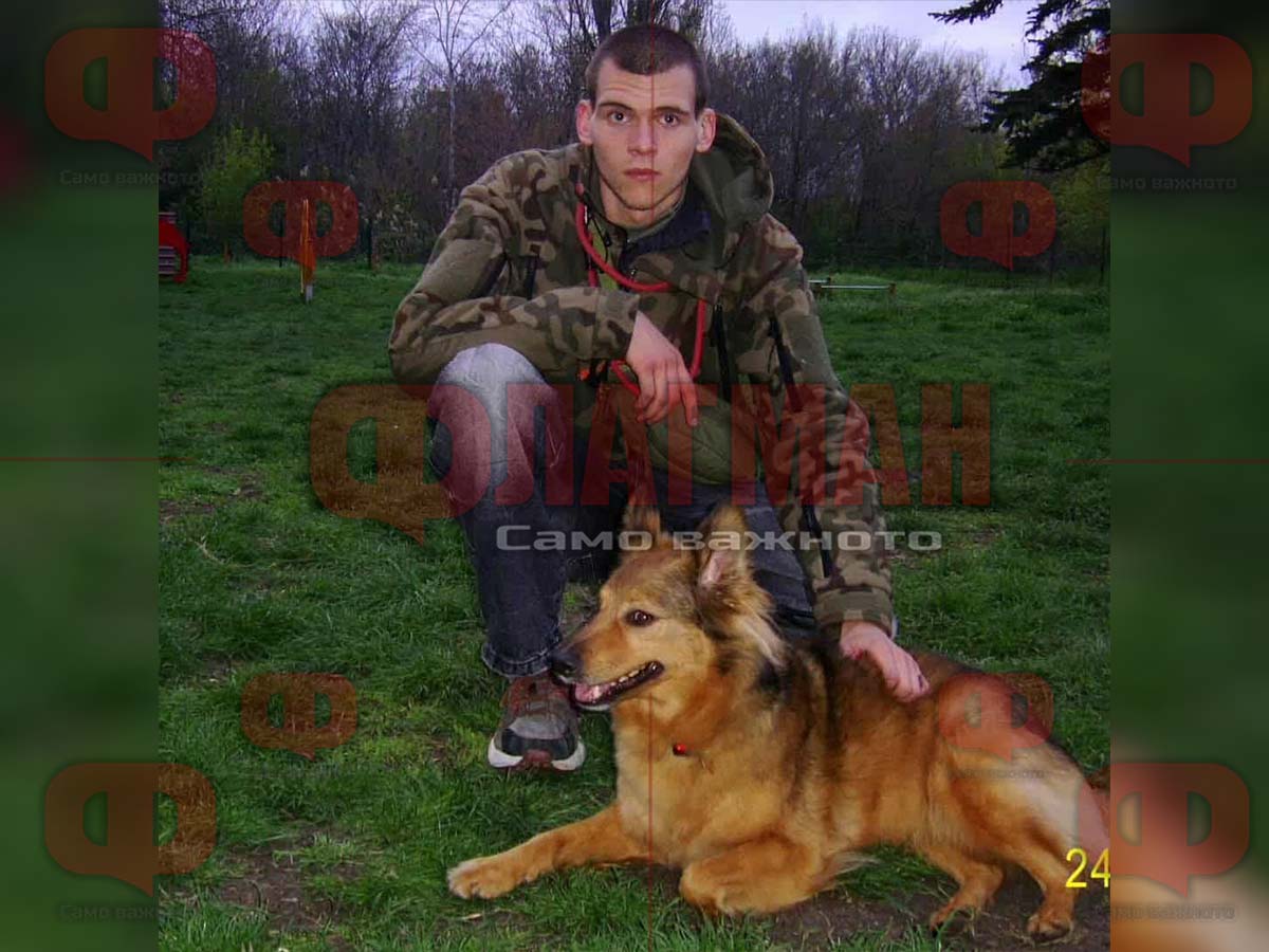 Запомнете това невинно лице на младеж с куче от Морската