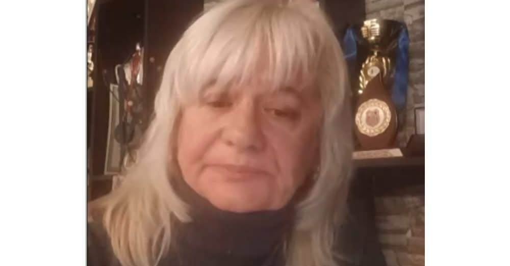 Не знам какво е правил в мола чаках го на