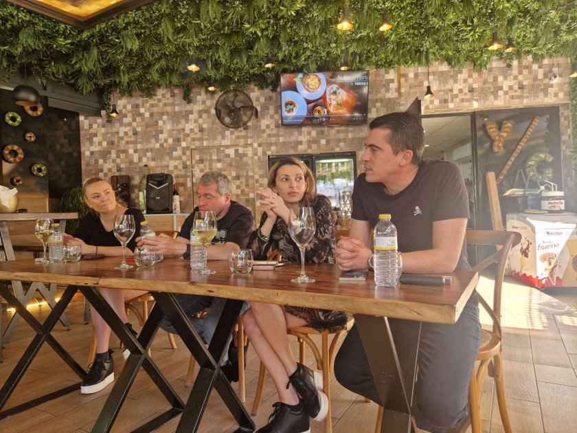 Парламентарният таран на ИТН Тошко Йорданов и младата му колежка