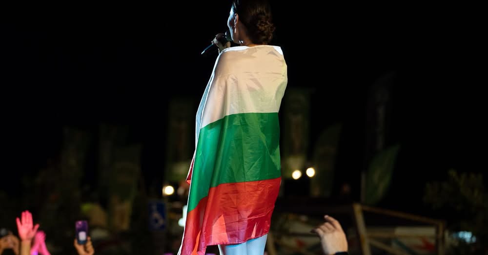 Цеца Ражнятович която предизвика скандал след като пя с българския