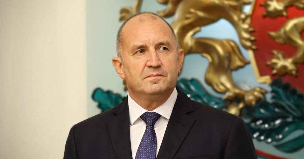 Петнадесет студенти в първи курс и осем отлични ученици в