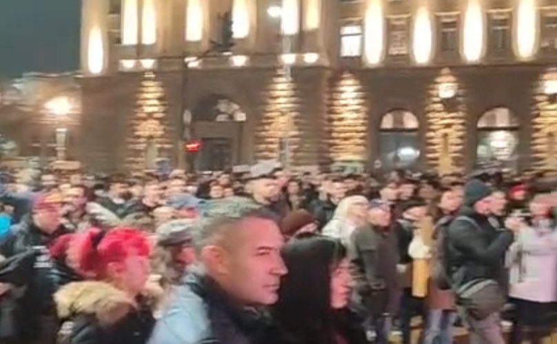 Хиляди излязоха на протест организиран от Продължаваме промяната срещу скоростното