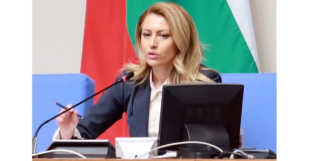 Срам за България Такъв е не английският на шефката на