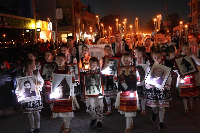 Кметът на Елин Пелин – Ивайло Симеонов организира голямо факелно