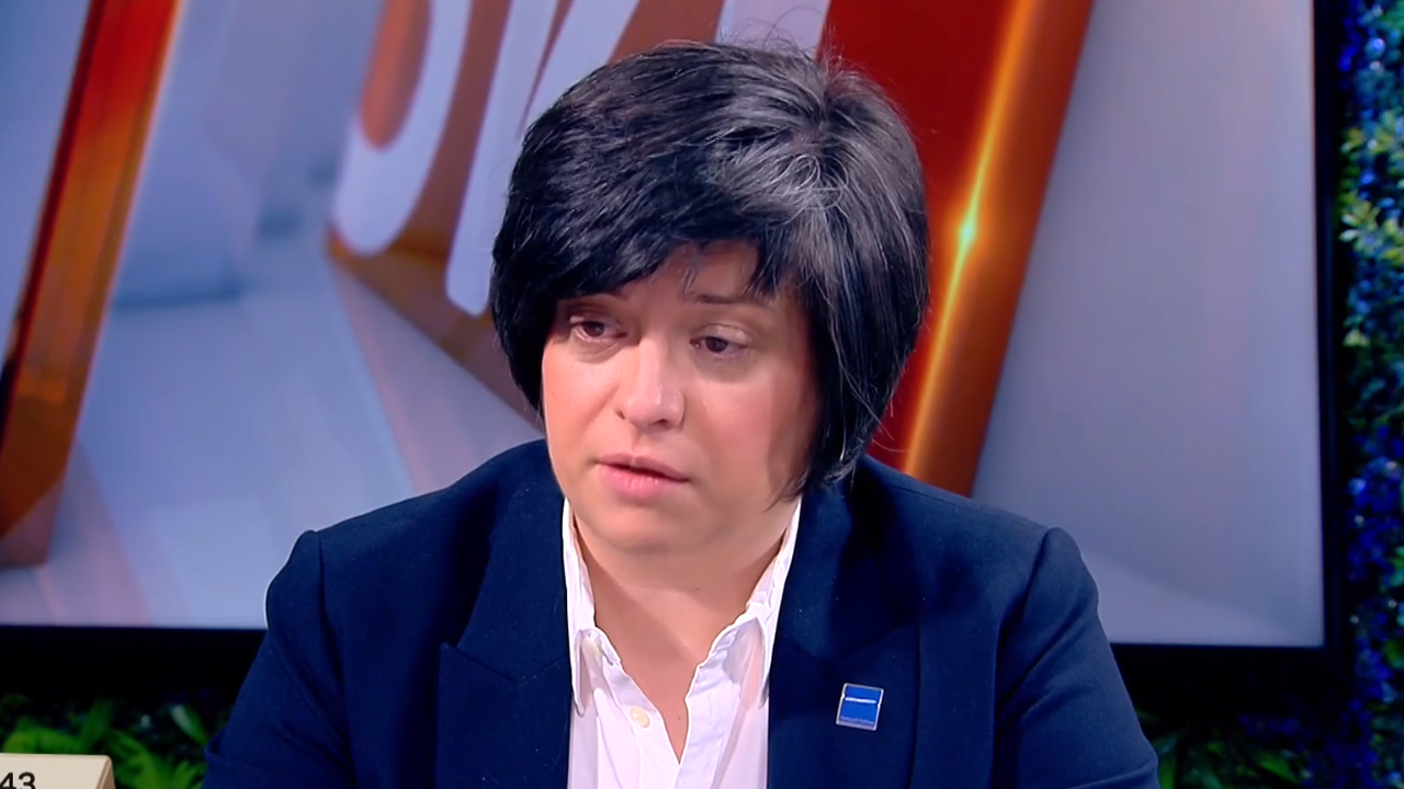 С настоящото поднасям своите искрени извинения за разпространената от мен