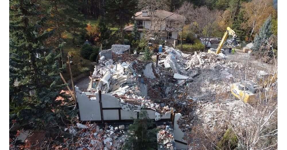 За три дни сараят в който Ахмед Доган живя 21