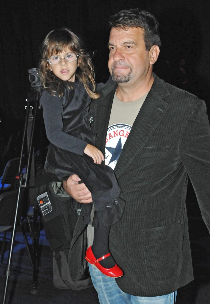 Него го познава цяла България но той не обича да